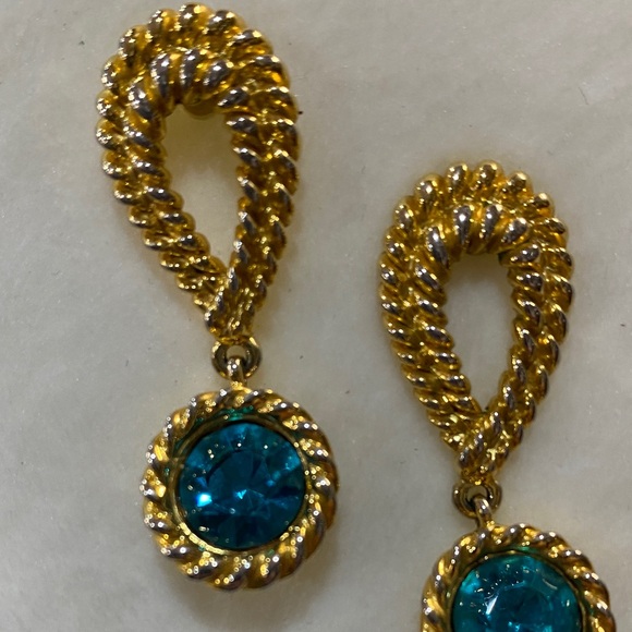 Vintage Pierced Earrings - Picture 3 of 6